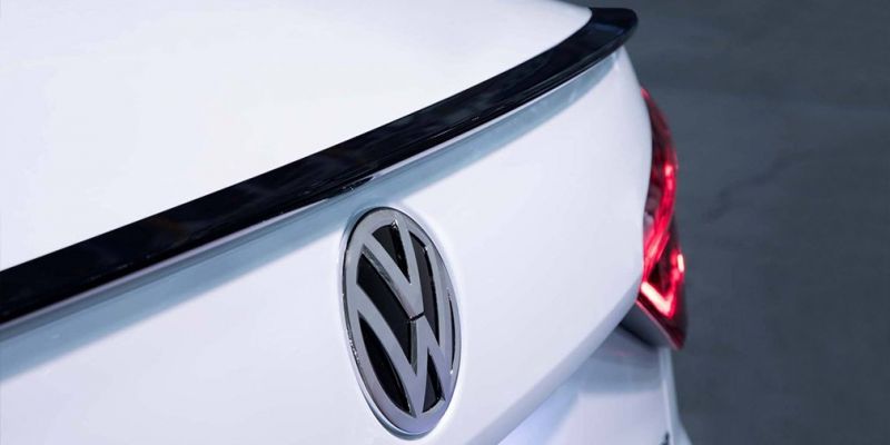 
                                    Volkswagen показал самый спортивный Passat
                            