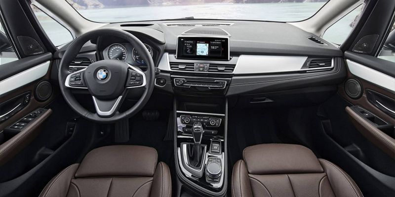 
                                    BMW 2-Series Active Tourer обновился и получил «робот»
                            