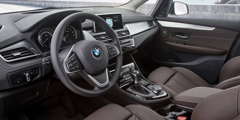 
                                    BMW 2-Series Active Tourer обновился и получил «робот»
                            