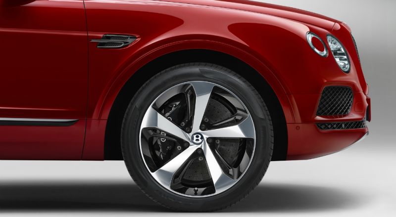 
                                    Bentley Bentayga получил 550-сильный V8 и самые большие тормоза в мире
                            