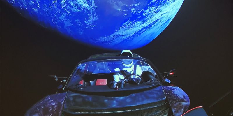 
                                    Илон Маск отправил Tesla Roadster в космос
                            