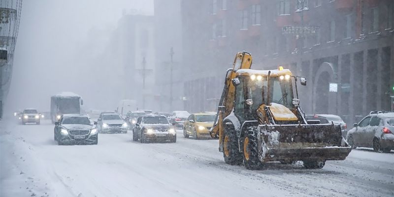 
                                    Снегопад вынудил столичных водителей пересесть на общественный транспорт
                            