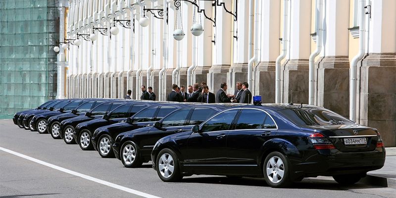 
                                    Дмитрия Медведева попросили пересадить чиновников на личные автомобили
                            