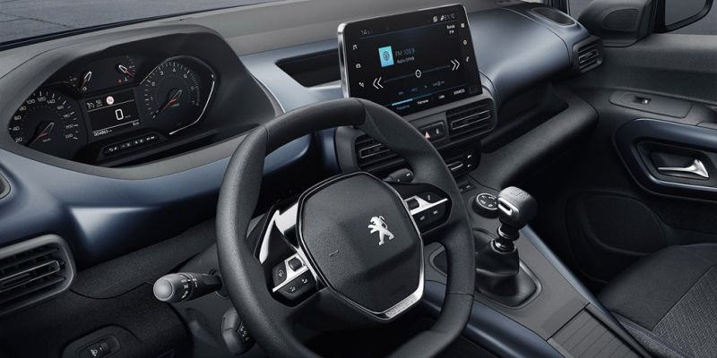 
                                    Peugeot Partner переименовали после смены поколения
                            
