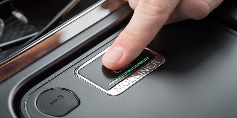 
                                    Bentley Bentayga получила сейф со сканером отпечатков пальцев
                            