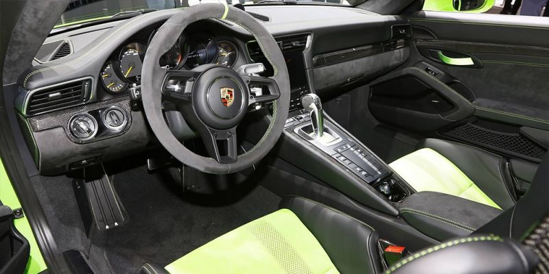 
                                    Porsche приготовил для России 16 сверхмощных 911 GT3 RS
                            