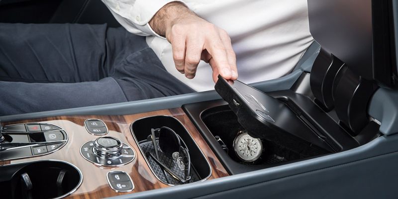 
                                    Bentley Bentayga получила сейф со сканером отпечатков пальцев
                            