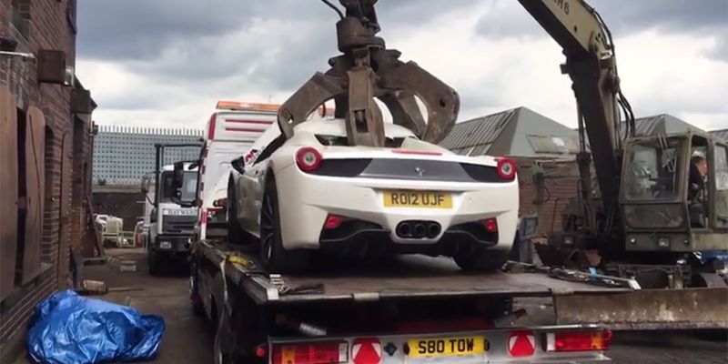 
                                    Это боль: полицейские уничтожили конфискованный Ferrari
                            