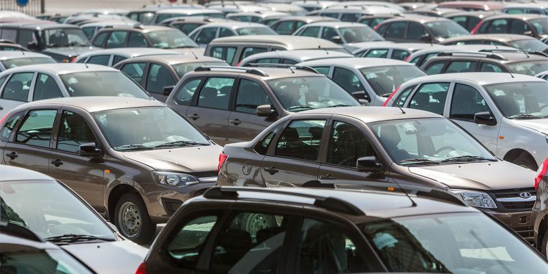 
                                    Продажи автомобилей в России выросли на четверть
                            