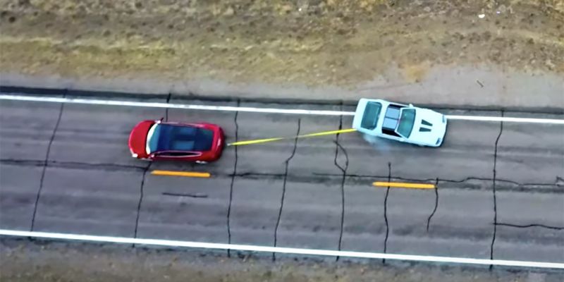
                                    Видео: Tesla Model X и Chevrolet Camaro сыграли в перетягивание каната
                            