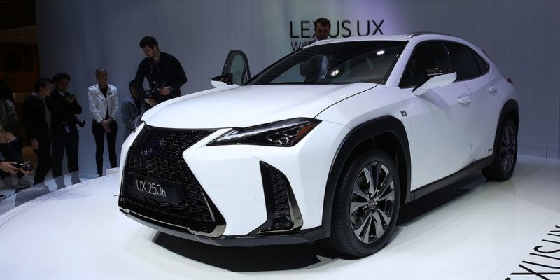
                                    Lexus представил самый дешевый кроссовер в своей истории
                            