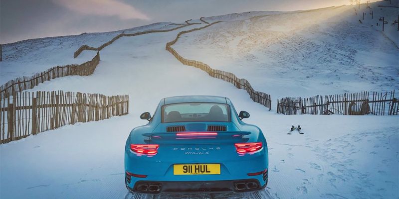 
                                    Видео: Porsche 911 штурмует горнолыжный спуск в горах Шотландии
                            