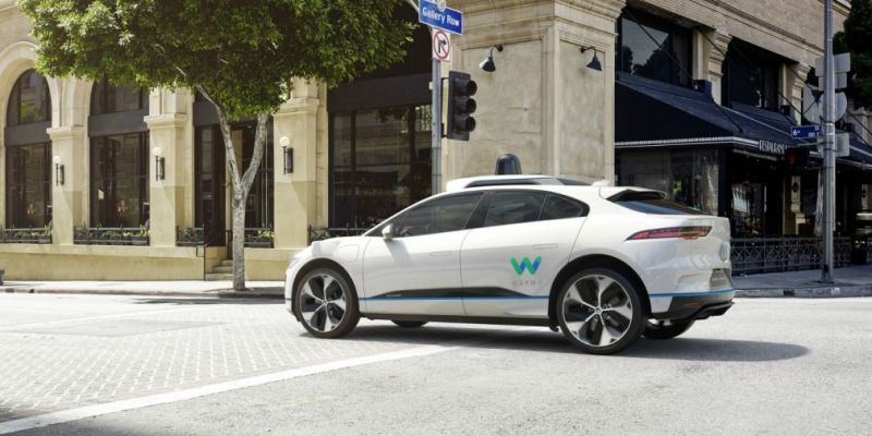 
                                    Jaguar и Google разработают беспилотный электрический кроссовер
                            