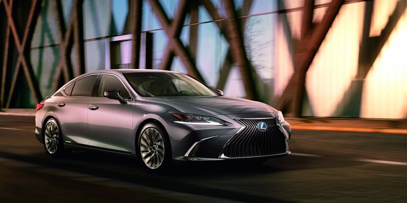 
                                    Lexus рассекретил дизайн ES нового поколения
                            