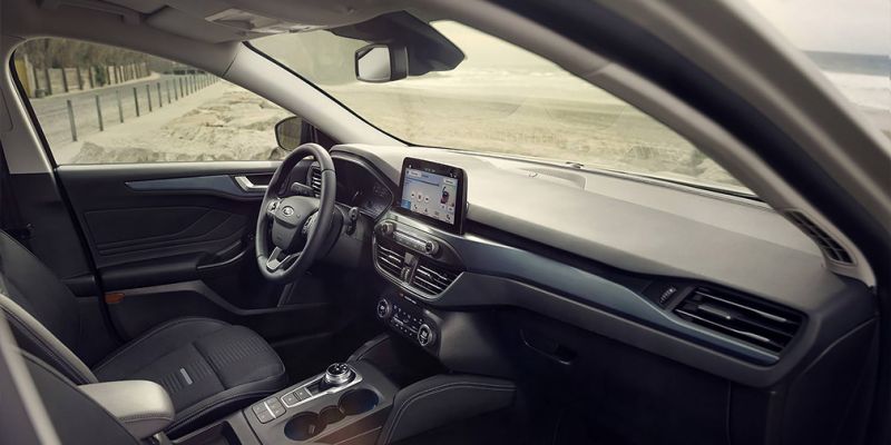 
                                    Новый Ford Focus: активный круиз-контроль, Wi-Fi и кросс-версия
                            