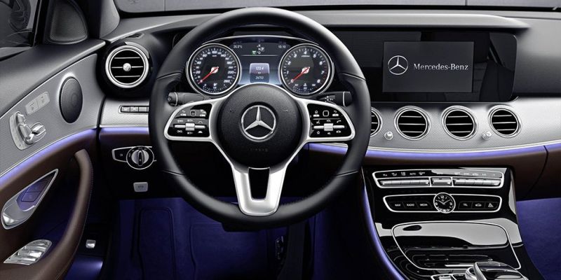 
                                    Mercedes обновил седан и универсал E-Class
                            