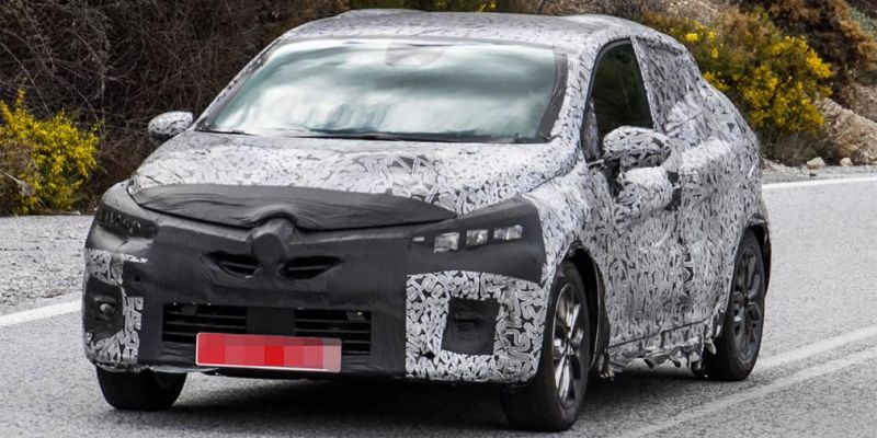 
                                    Хэтчбек Renault Clio нового поколения впервые замечен на тестах
                            
