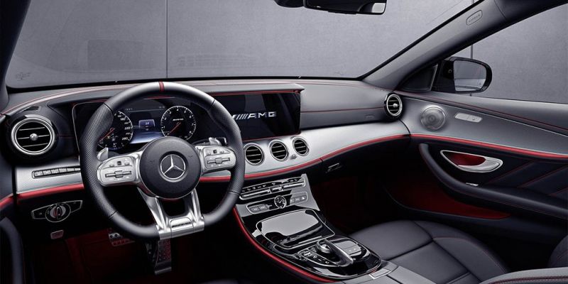 
                                    Mercedes обновил седан и универсал E-Class
                            