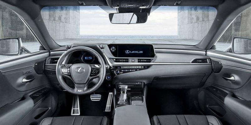 
                                    Lexus ES нового поколения превратили в гибрид
                            