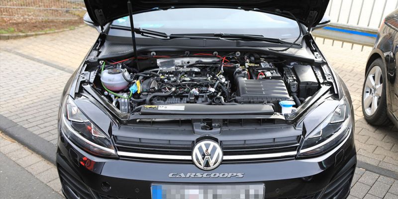 
                                    Volkswagen начал испытания нового Golf
                            