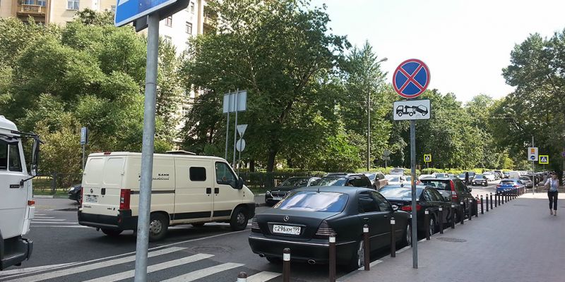 
                                    Медведева попросили увеличить штрафы за парковку на проезжей части
                            