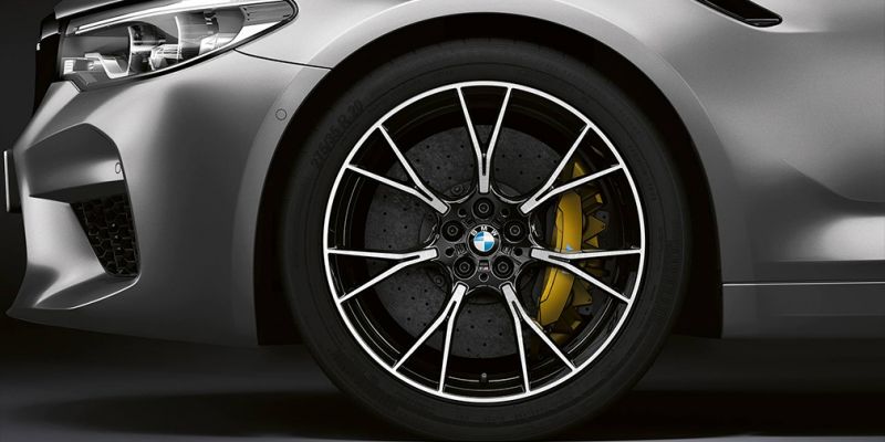 
                                    Самая мощная и быстрая BMW M5 получила 625-сильный мотор
                            