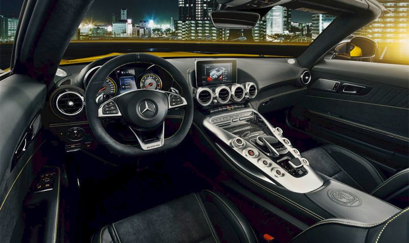 
                                    Mercedes-Benz представил родстер AMG GT S
                            