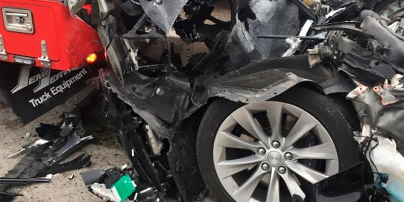 
                                    Tesla Model S в беспилотном режиме врезалась в пожарную машину
                            