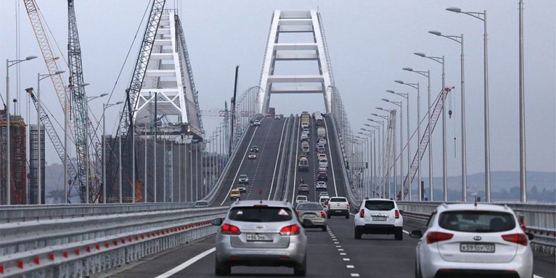 
                                    Названо самое частое нарушение ПДД на Крымском мосту
                            