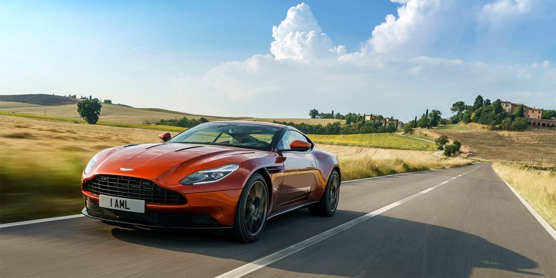 
                                    Aston Martin анонсировал появление суперкара  DB11 AMR
                            