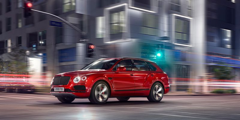 
                                    Bentley начала российские продажи Bentayga с новым мотором
                            