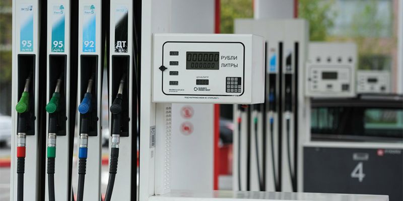 
                                    Путин пообещал принять закон против роста цен на бензин
                            