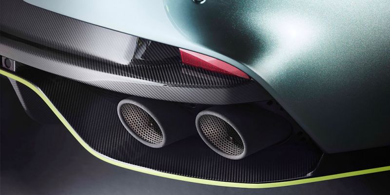 
                                    Aston Martin разработал сверхмощный Rapid
                            