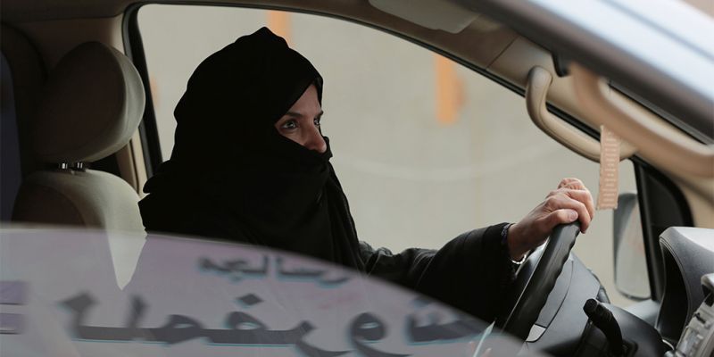 
                                    В Саудовской Аравии женщина впервые получила водительские права
                            