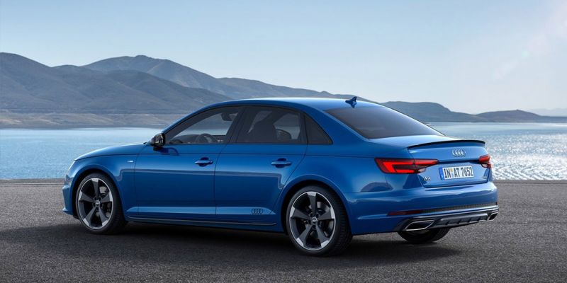
                                    Audi слегка обновила седан и универсал A4
                            