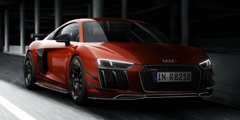 
                                    Audi усовершенствовала суперкар R8
                            