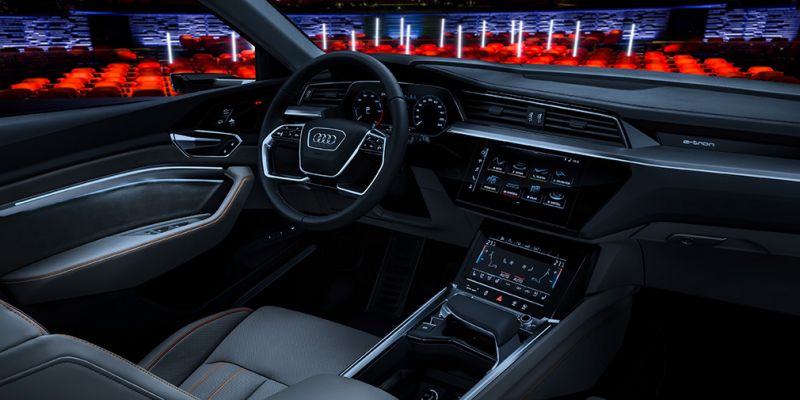 
                                    Audi назвала дату премьеры первого электрического кроссовера
                            