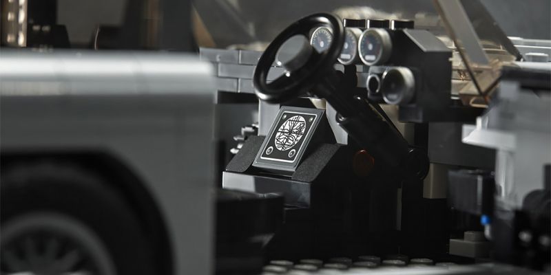
                                    Lego представила копию автомобиля Джеймса Бонда
                            