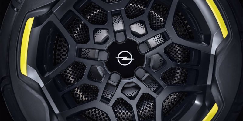 
                                    Opel показал электрического предвестника будущих кроссоверов
                            