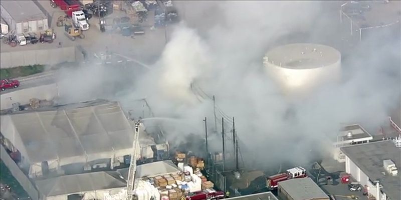 
                                    На заводе Tesla в Калифорнии произошел пожар
                            