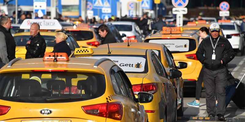 
                                    Названы самые популярные и редкие имена московских таксистов
                            