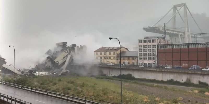 
                                    Видео: в Италии рухнул огромный автомобильный мост
                            