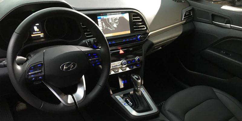 
                                    Hyundai представила обновленный седан Elantra
                            