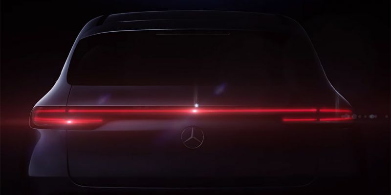 
                                    Mercedes-Benz показал электрический кроссовер на тизерном видеоролике
                            