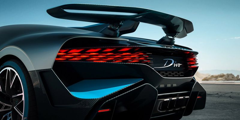 
                                    Новый гиперкар Bugatti: 1500 лошадиных сил и улучшенная аэродинамика
                            