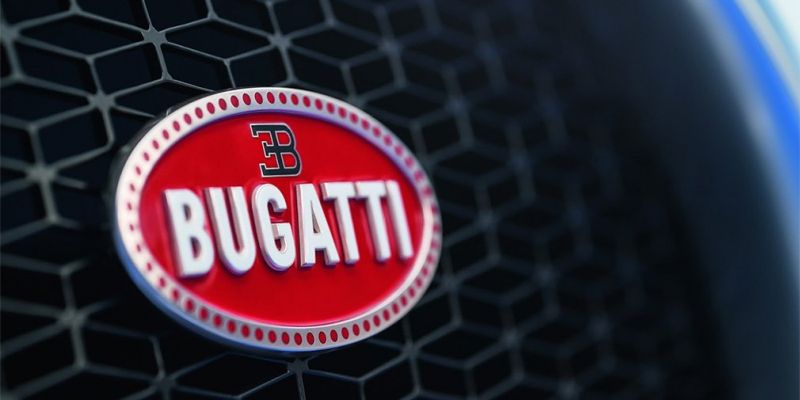 
                                    Bugatti дала послушать звук мотора нового гиперкара
                            