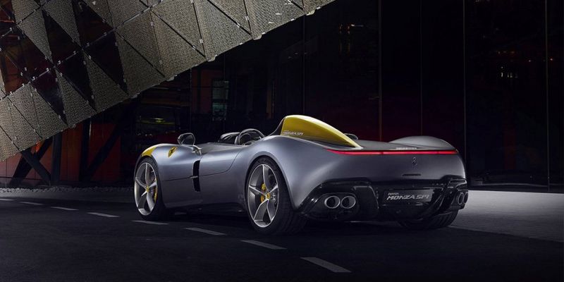 
                                    Ferrari выпустила два спидстера с самым мощным мотором в своей истории
                            