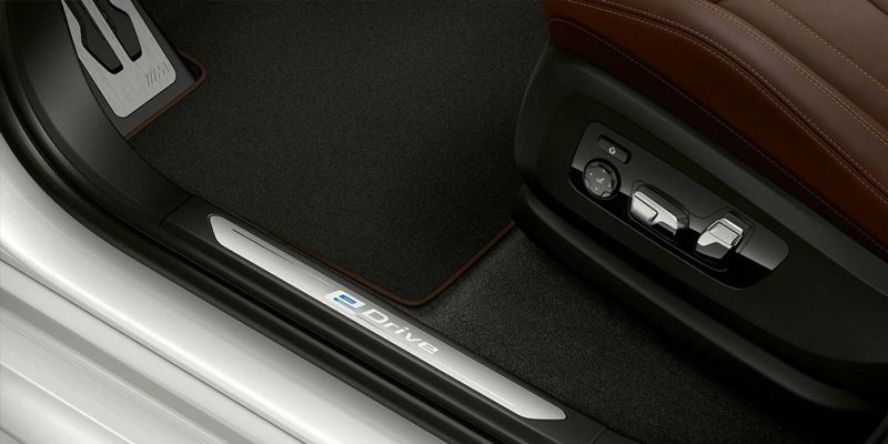
                                    BMW X5 нового поколения превратили в гибрид
                            