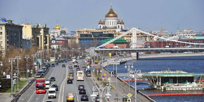 
                                    Водителей попросили отказаться от поездок в центр Москвы из-за Дня города
                            