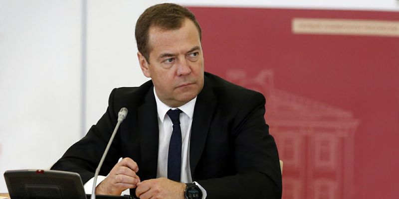 
                                    Дмитрий Медведев пообещал ужесточить ответственность за нарушение ПДД
                            